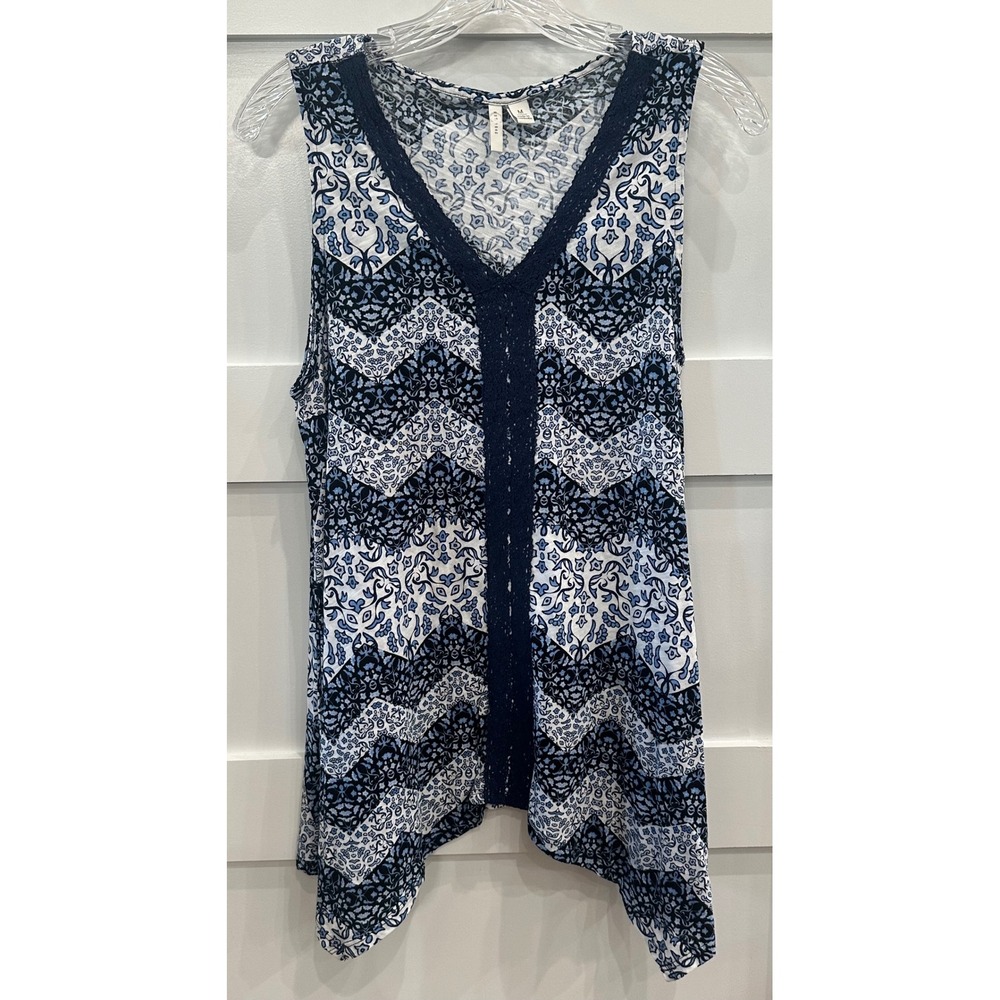 C. Wonder Womens Blue White Chevron Paisley Crochet Lace Sharkbite Tank Top M